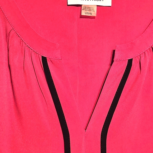 Calvin Klein Fuschia Sleeveless Splitneck Blouse Black Contrast Trim Sz Large - Picture 2 of 6
